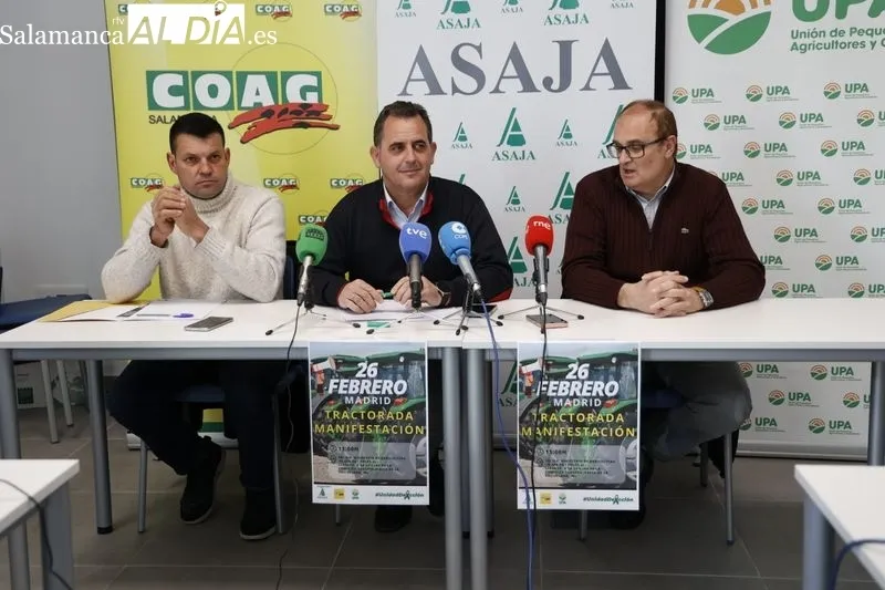 Rueda de prensa de Juan Luis Delgado Egido (presidente de ASAJA Salamanca, José Manuel Cortés (presidente de COAG Salamanca), y Carlos Sánchez (presidente de UPA Salamanca). Foto de David Sañudo