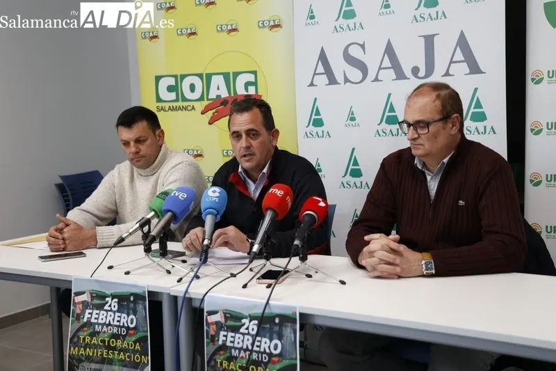 Rueda de prensa de Juan Luis Delgado Egido (presidente de ASAJA Salamanca, José Manuel Cortés (presidente de COAG Salamanca), y Carlos Sánchez (presidente de UPA Salamanca). Foto de David Sañudo