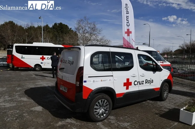 Presentación de los nuevos vehículos adaptados y eco de Cruz Roja. Fotos: David Sañudo.