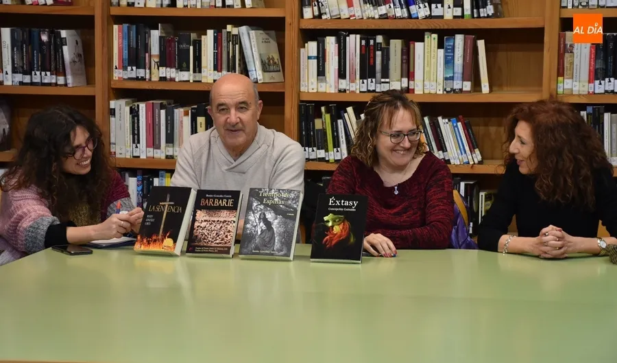 Foto 5 - Mirolibro recibe a los escritores Benito Gonz&aacute;lez y Concepci&oacute;n Guinaldo