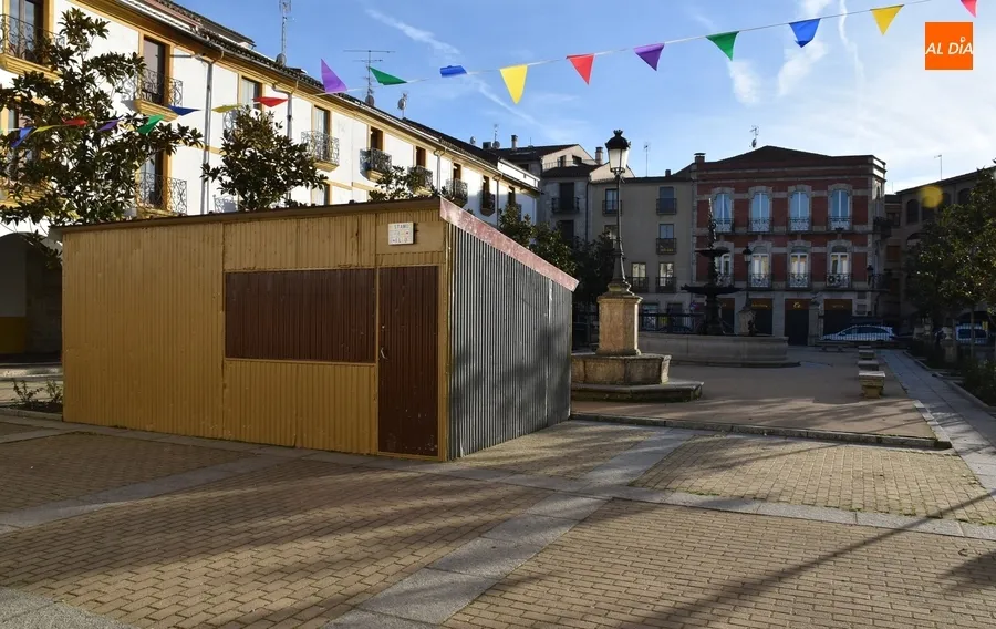 Foto 3 - Turno para el desmontaje de las casetas de la Plazuela y el Paseo Fernando Arrabal