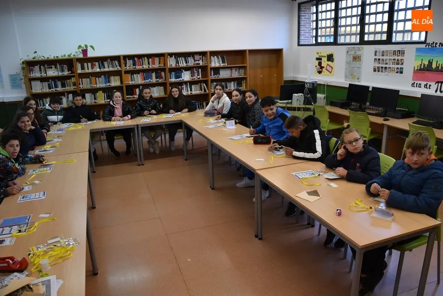 Foto 6 - Los escolares de la comarca y El Puente abren las jornadas de Puertas Abiertas en los IES