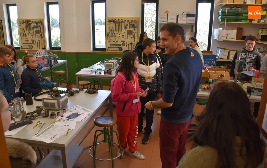 Foto 11 - Los escolares de la comarca y El Puente abren las jornadas de Puertas Abiertas en los IES