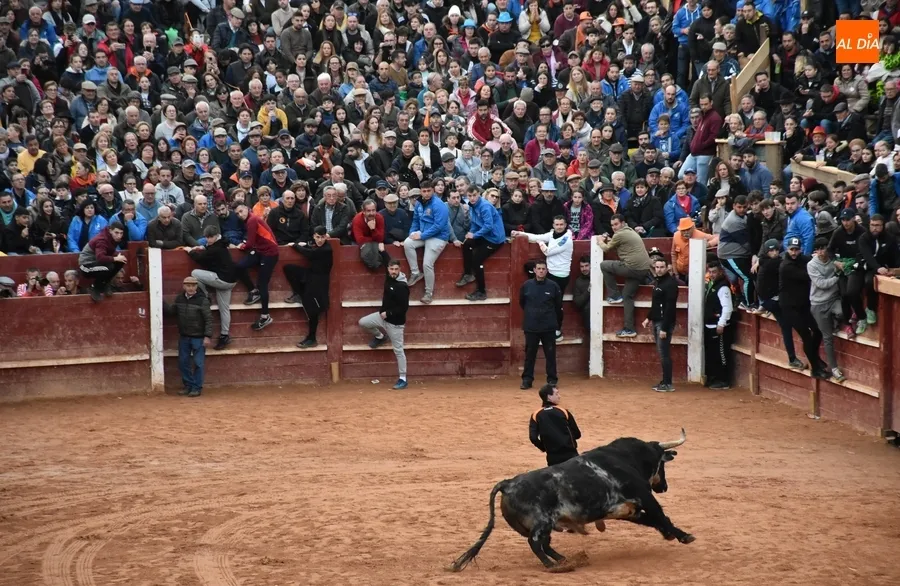 Foto 2 - Ram&oacute;n Sastre acaba manteado en el transcurso de la &uacute;ltima capea