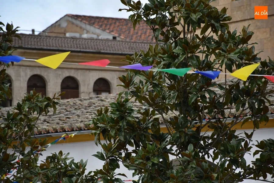 Foto 5 - Retornan los ca&ntilde;ones a la Plaza Mayor y los bancos de forja a la Plazuela del Buen Alcalde