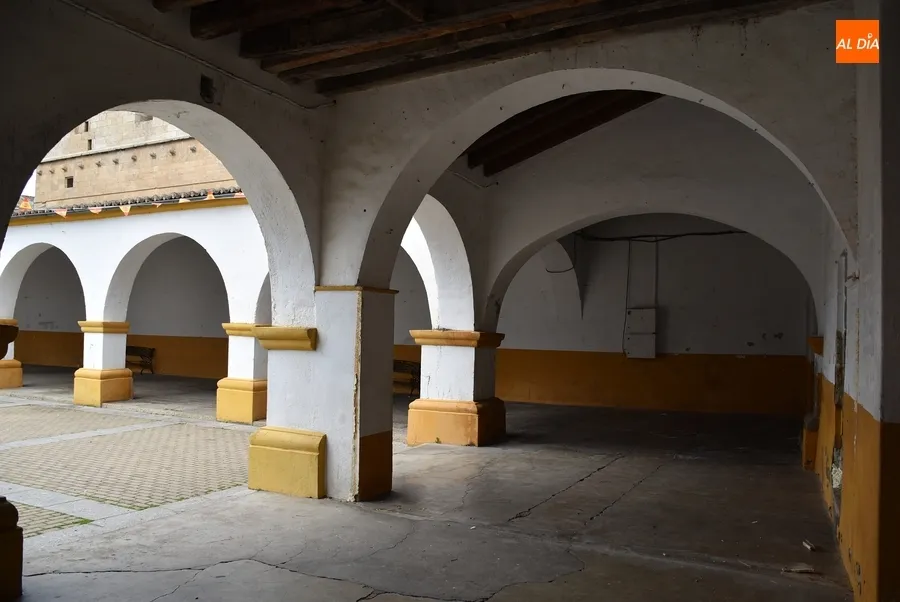 Foto 4 - Retornan los ca&ntilde;ones a la Plaza Mayor y los bancos de forja a la Plazuela del Buen Alcalde