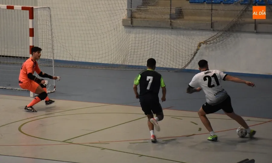Foto 8 - El III de Futormes cae en un partido de bochornoso final visitante