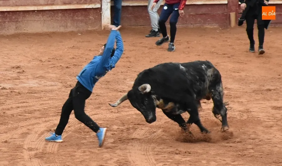 Foto 6 - Ram&oacute;n Sastre acaba manteado en el transcurso de la &uacute;ltima capea