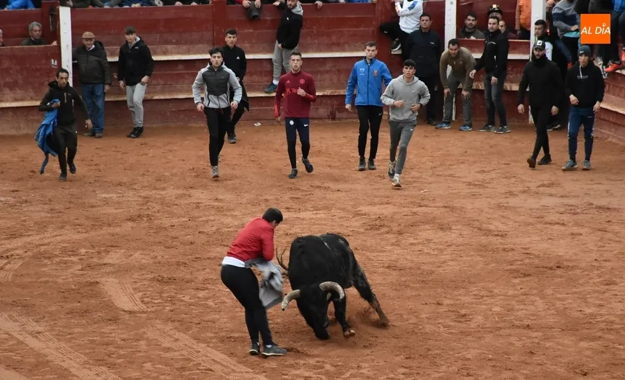 Foto 8 - Ram&oacute;n Sastre acaba manteado en el transcurso de la &uacute;ltima capea