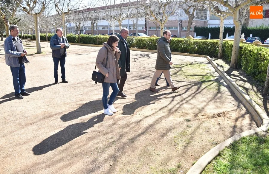 Foto 2 - El Equipo de Gobierno visita las actuaciones realizadas por los alumnos de las AFEs