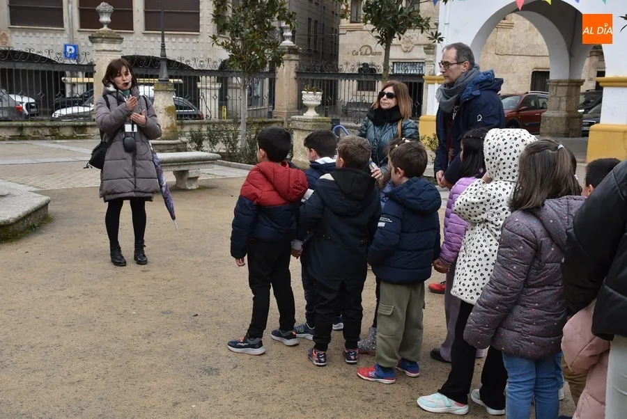 Foto 3 - Los alumnos de 1&ordm; de Mir&oacute;briga conocen por dentro la Catedral