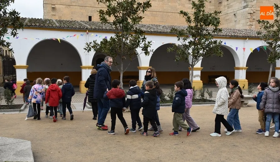 Foto 5 - Los alumnos de 1&ordm; de Mir&oacute;briga conocen por dentro la Catedral