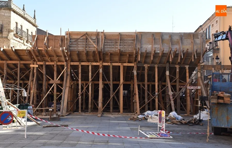 Foto 2 - Ni San Blas frena los trabajos y la expectaci&oacute;n por la construcci&oacute;n del coso taurino