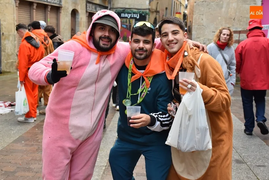 Foto 3 - La fiesta se extiende por toda la ciudad dejando ver los primeros disfraces