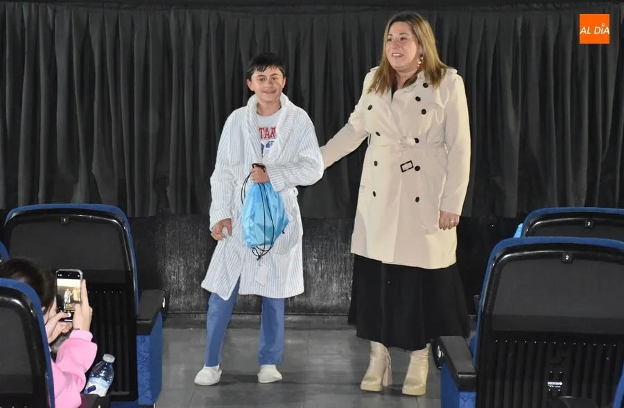 Foto 2 - Un centenar de j&oacute;venes disfruta en el Cine Juventud de la &lsquo;Noche de Pijamas&rsquo;
