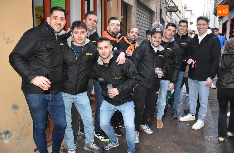 Foto 4 - La fiesta se extiende por toda la ciudad dejando ver los primeros disfraces