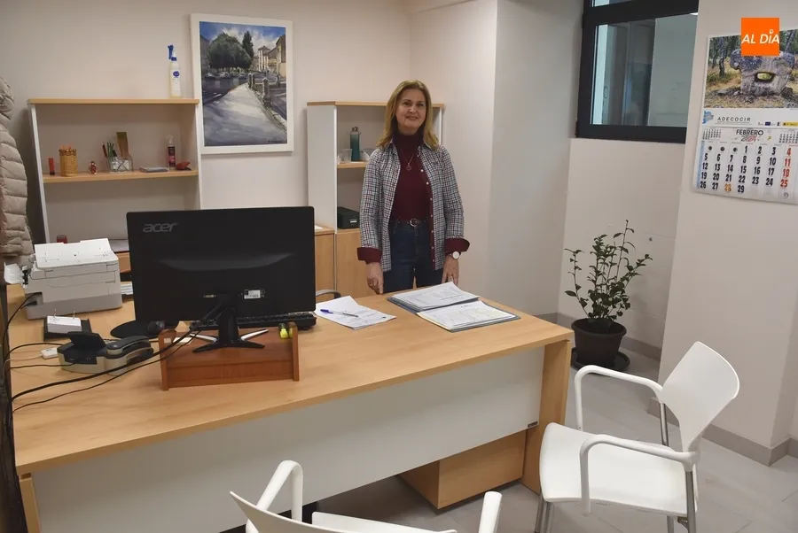 Foto 6 - El Ayuntamiento baja sus servicios m&aacute;s demandados a la entrada a la Casa Consistorial