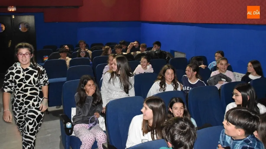 Foto 4 - Un centenar de j&oacute;venes disfruta en el Cine Juventud de la &lsquo;Noche de Pijamas&rsquo;