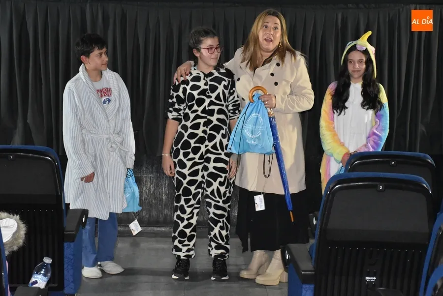 Foto 5 - Un centenar de j&oacute;venes disfruta en el Cine Juventud de la &lsquo;Noche de Pijamas&rsquo;