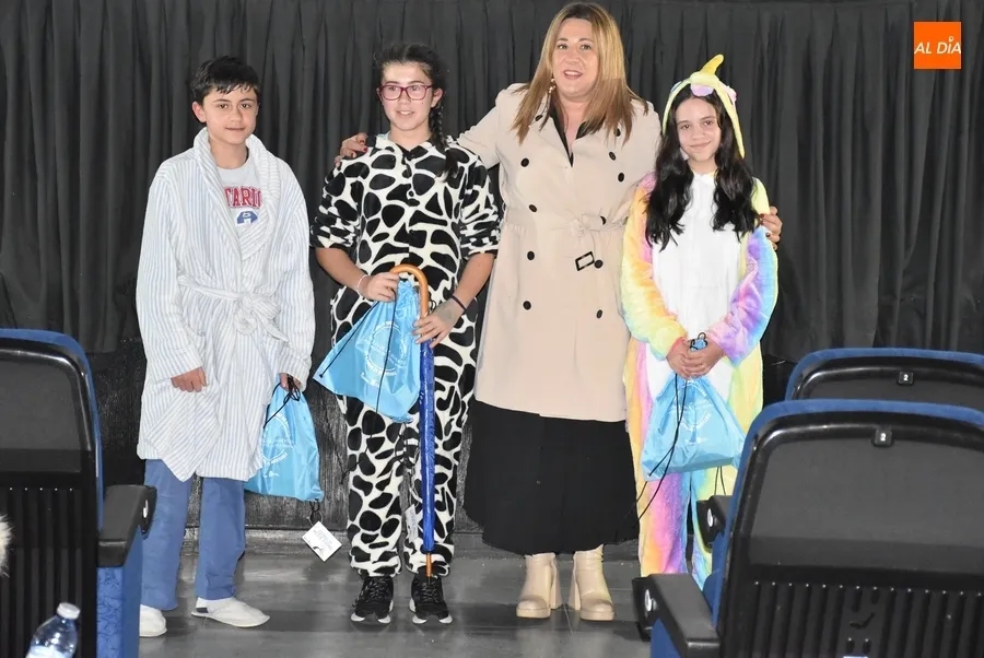 Foto 6 - Un centenar de j&oacute;venes disfruta en el Cine Juventud de la &lsquo;Noche de Pijamas&rsquo;