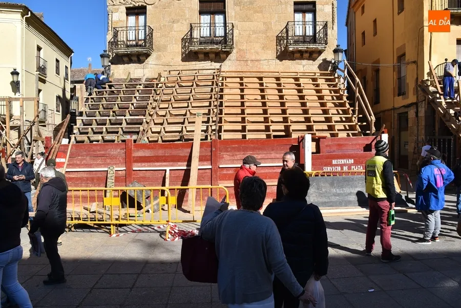 Foto 9 - Ni San Blas frena los trabajos y la expectaci&oacute;n por la construcci&oacute;n del coso taurino