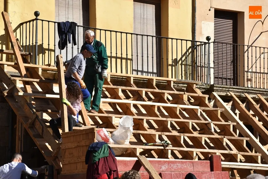 Foto 10 - Ni San Blas frena los trabajos y la expectaci&oacute;n por la construcci&oacute;n del coso taurino