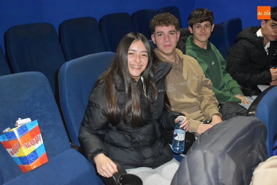 Foto 9 - Un centenar de j&oacute;venes disfruta en el Cine Juventud de la &lsquo;Noche de Pijamas&rsquo;