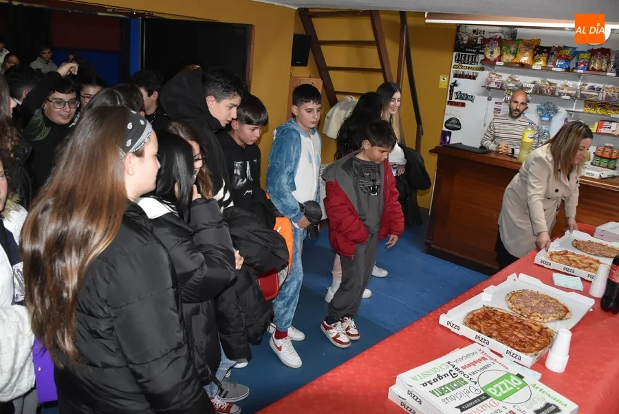 Foto 10 - Un centenar de j&oacute;venes disfruta en el Cine Juventud de la &lsquo;Noche de Pijamas&rsquo;