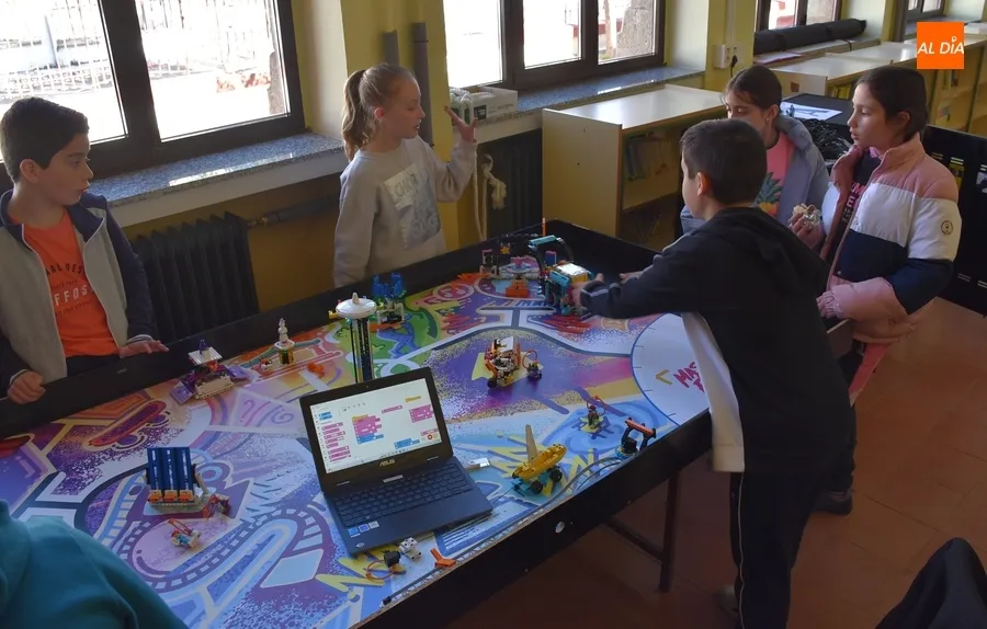 Foto 3 - El Colegio San Francisco y el IES Tierra participar&aacute;n el s&aacute;bado en la First Lego League