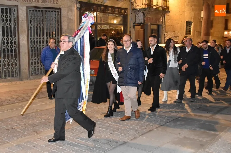 Foto 4 - M&uacute;ltiples sorpresas y novedades gu&iacute;an el doble llenazo de la Rondalla III Columnas