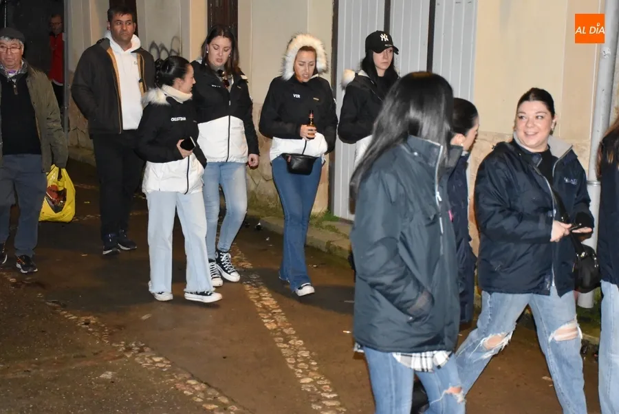 Foto 6 - El multitudinario Pasacalles de Cenizos cierra con nuevo formato el Carnaval del Toro 2024