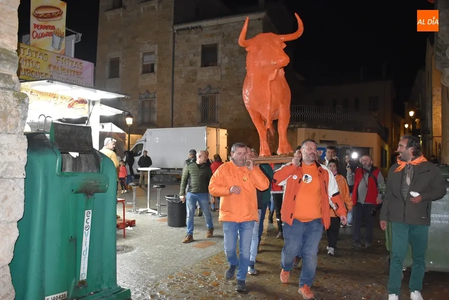 Foto 8 - El multitudinario Pasacalles de Cenizos cierra con nuevo formato el Carnaval del Toro 2024
