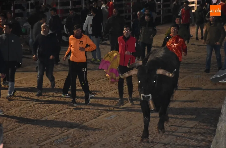 Foto 5 - Una floja capea da paso a un fugaz desencierro
