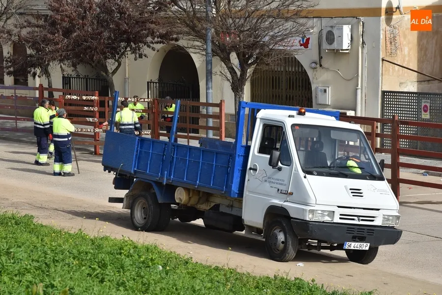 Foto 6 - Los Tilos, la Ronda de San Pelayo y la balconada del Ayuntamiento ya sienten el Carnaval