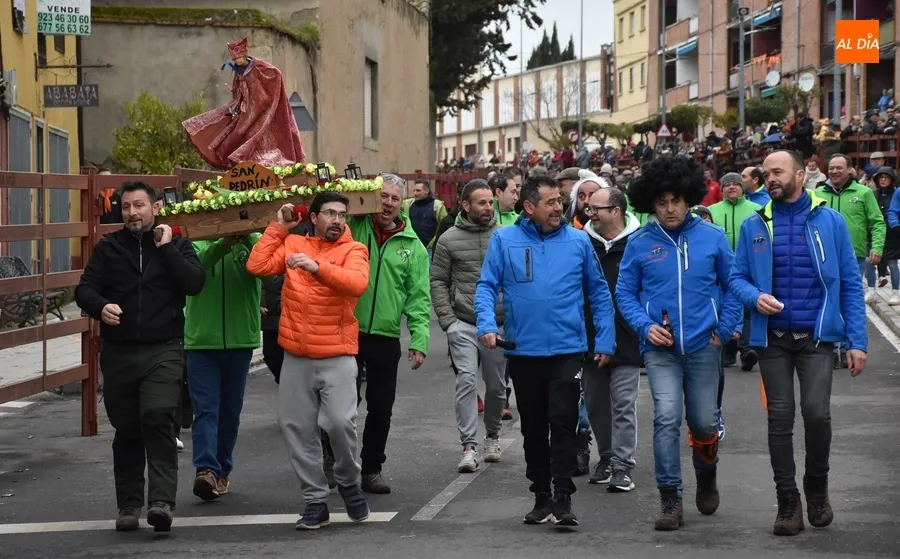 Foto 3 - La Pol&eacute;mika y La Gresca rinden devoci&oacute;n un a&ntilde;o m&aacute;s a San Pedr&iacute;n