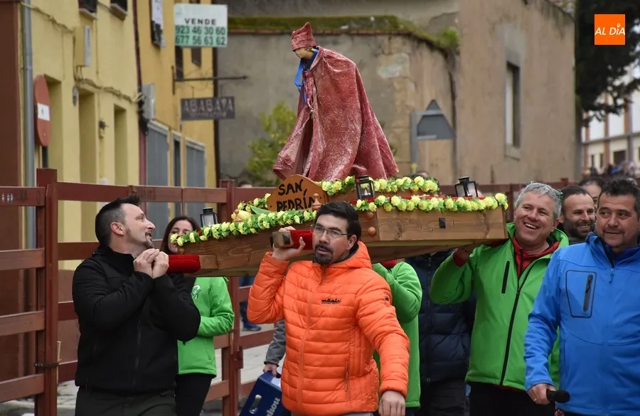 Foto 4 - La Pol&eacute;mika y La Gresca rinden devoci&oacute;n un a&ntilde;o m&aacute;s a San Pedr&iacute;n