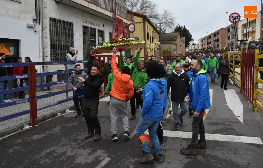 Foto 6 - La Pol&eacute;mika y La Gresca rinden devoci&oacute;n un a&ntilde;o m&aacute;s a San Pedr&iacute;n