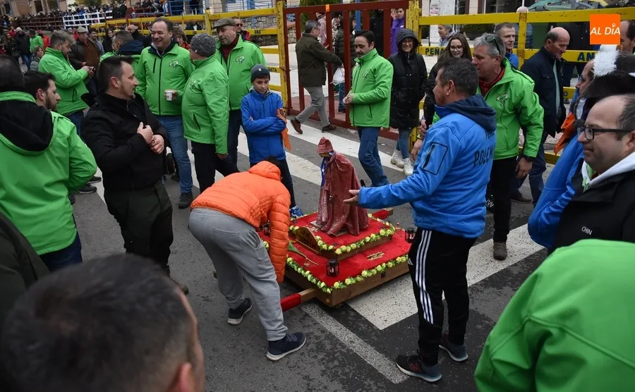 Foto 7 - La Pol&eacute;mika y La Gresca rinden devoci&oacute;n un a&ntilde;o m&aacute;s a San Pedr&iacute;n
