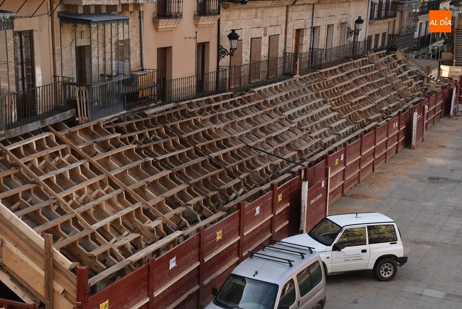 Foto 7 - Completada la construcci&oacute;n de los 47 tablaos del &aacute;gora mirobrigense