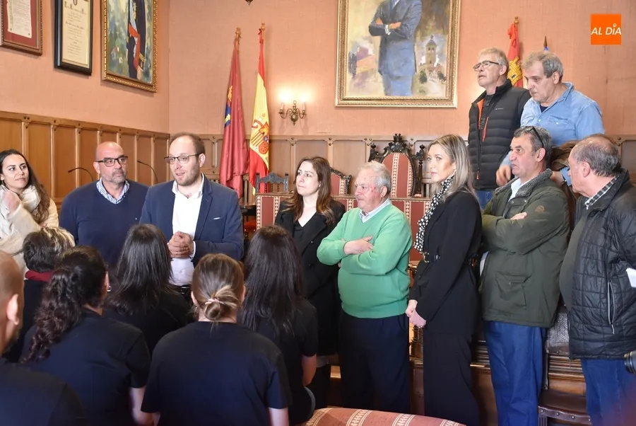 Foto 2 - Los alumnos de las AFEs reciben sus diplomas tras dejar Ciudad Rodrigo &ldquo;como un pincel&rdquo;
