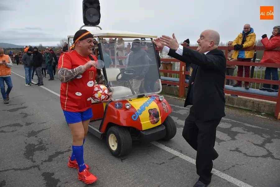 Foto 5 - Rubiales y Jennifer Hermoso tambi&eacute;n &lsquo;pican&rsquo; un Domingo de Carnaval tan musical como lluvioso
