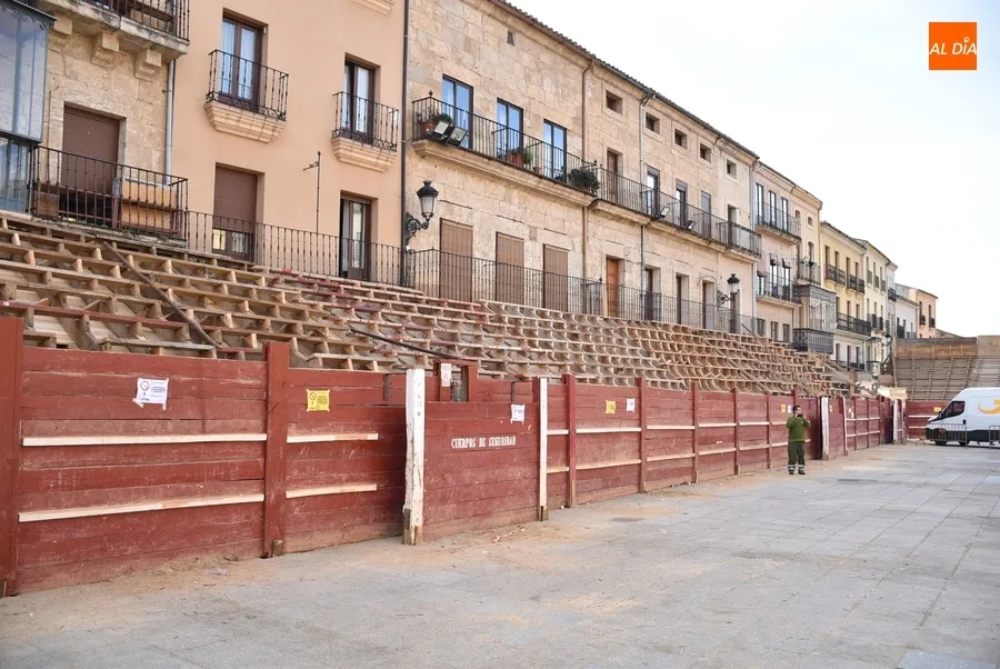 Foto 4 - Completada la construcci&oacute;n de los 47 tablaos del &aacute;gora mirobrigense