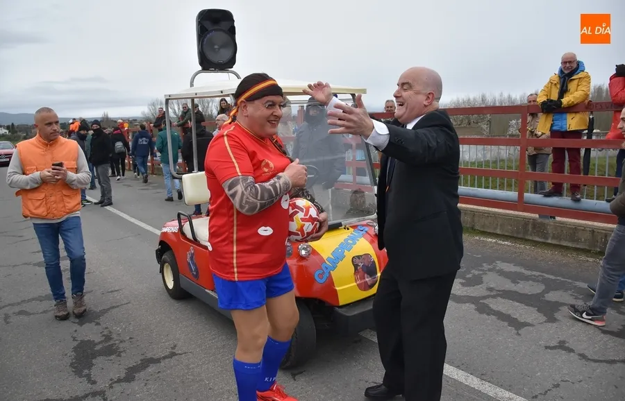 Foto 6 - Rubiales y Jennifer Hermoso tambi&eacute;n &lsquo;pican&rsquo; un Domingo de Carnaval tan musical como lluvioso