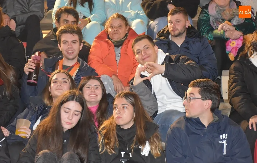Foto 8 - Tremendo ambiente en la arena en los proleg&oacute;menos y en los tablaos durante la capea