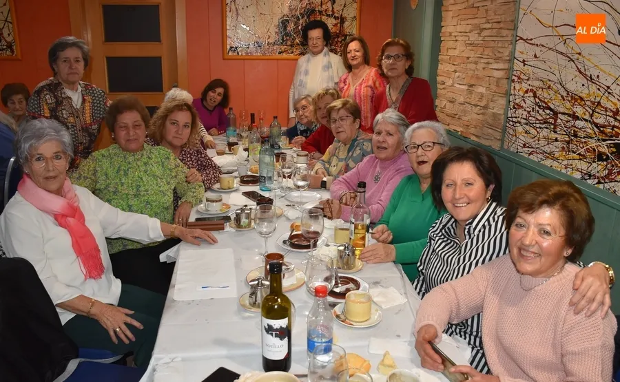 Foto 2 - Varios grupos de mujeres se van de comida en Ciudad Rodrigo con motivo de las &Aacute;guedas