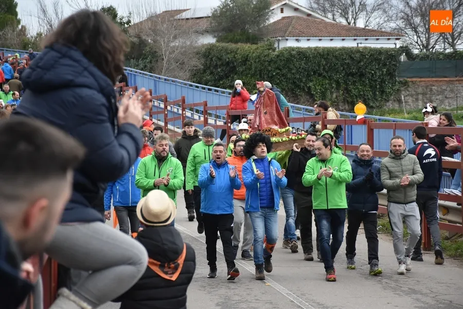 Foto 8 - La Pol&eacute;mika y La Gresca rinden devoci&oacute;n un a&ntilde;o m&aacute;s a San Pedr&iacute;n