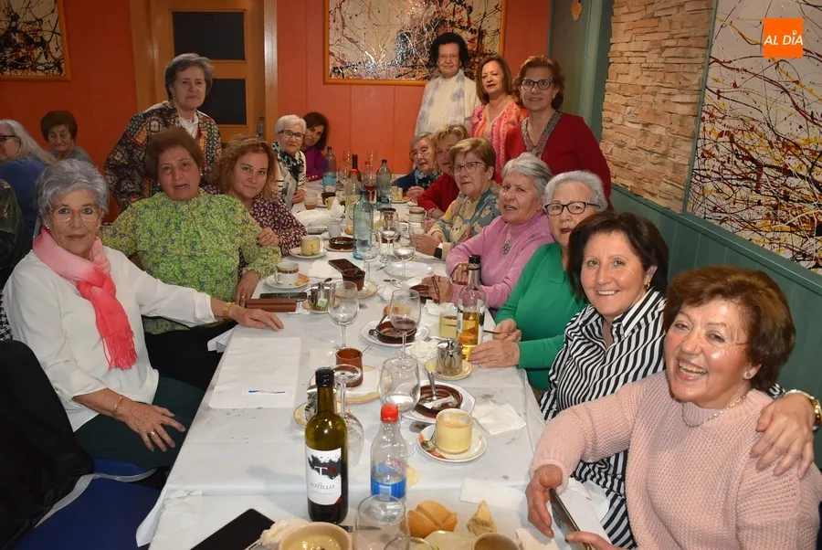 Foto 3 - Varios grupos de mujeres se van de comida en Ciudad Rodrigo con motivo de las &Aacute;guedas