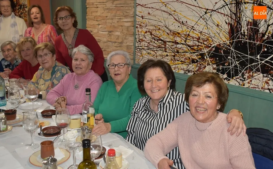 Foto 4 - Varios grupos de mujeres se van de comida en Ciudad Rodrigo con motivo de las &Aacute;guedas