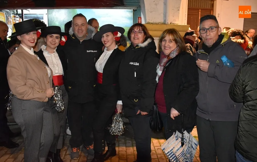 Foto 4 - Buen ambiente en la apertura de la Plazuela del Buen Alcalde pese a la complicada noche