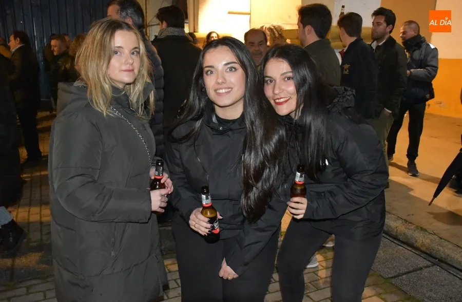 Foto 7 - Buen ambiente en la apertura de la Plazuela del Buen Alcalde pese a la complicada noche